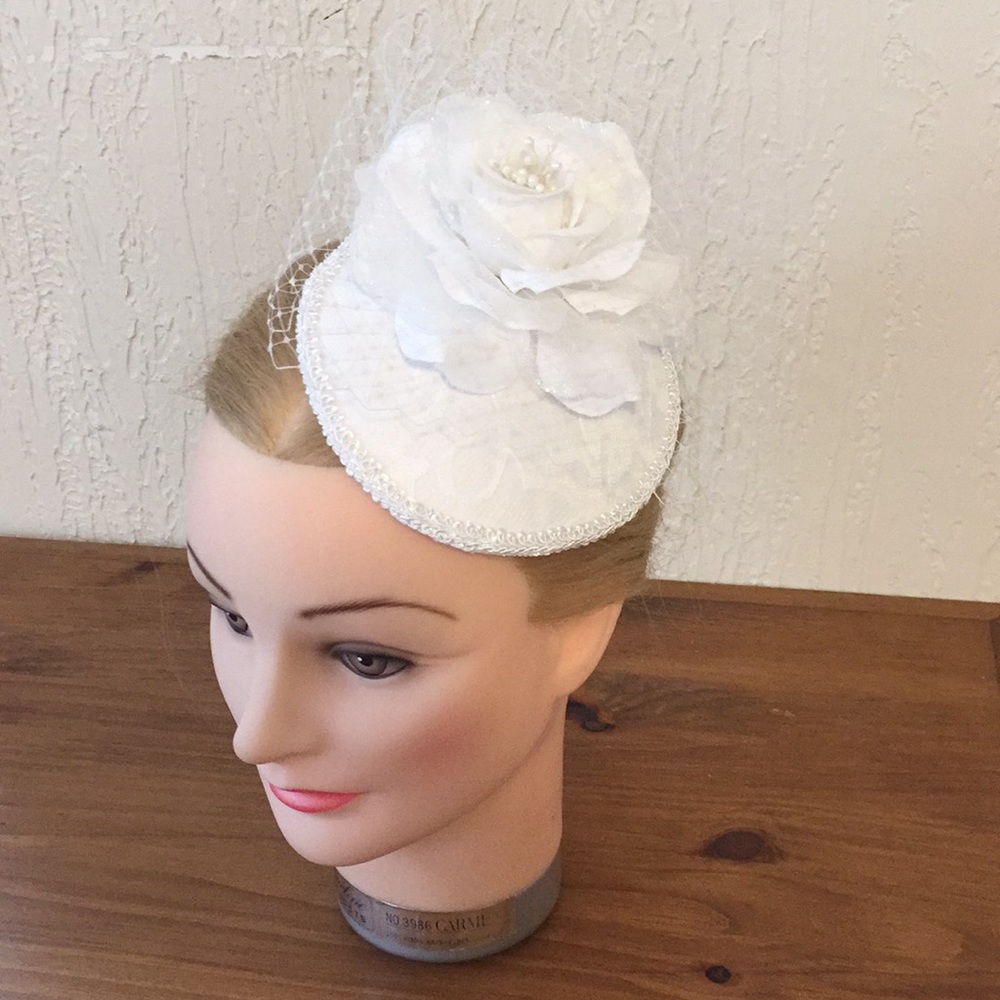 White lace bridal fascinator